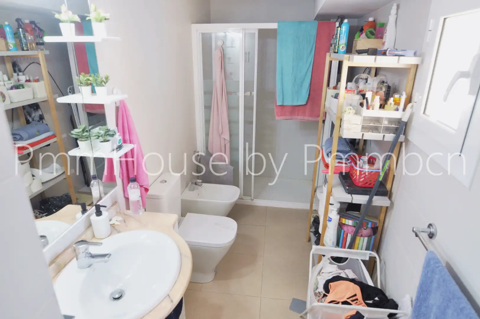 Badezimmer von Gebäude zum Verkauf in Gavà