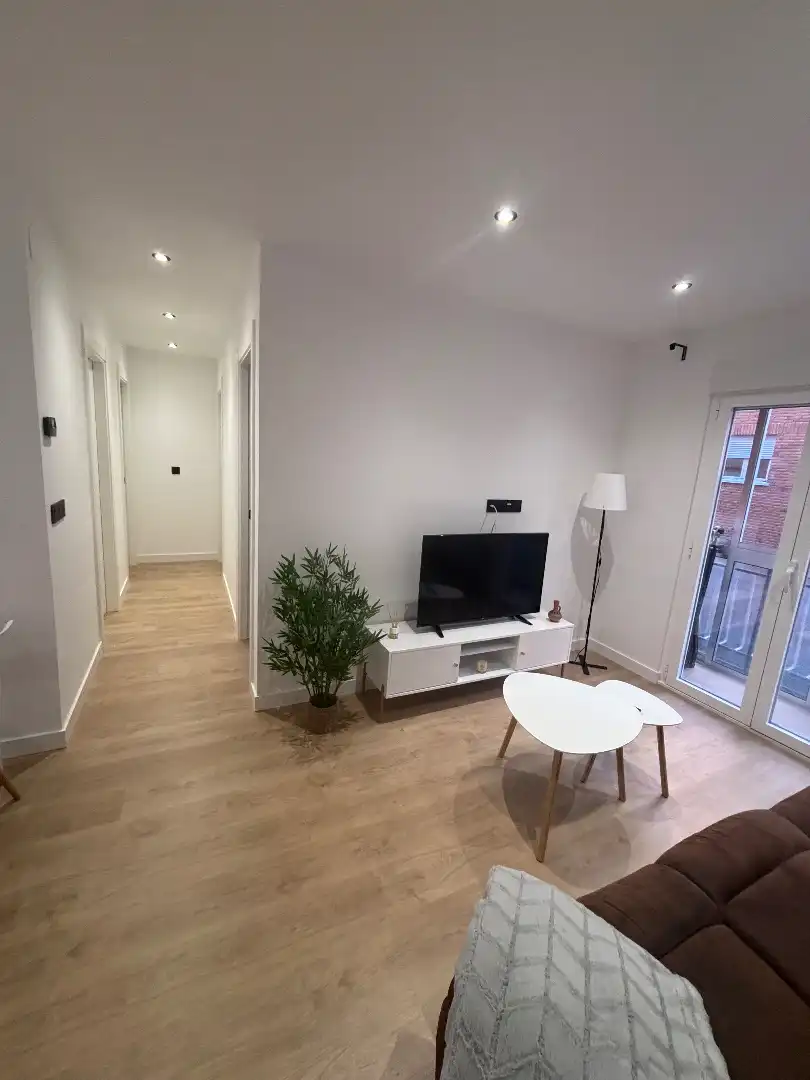 Flat for rent in Avenida de los Cedros, Garrido Norte