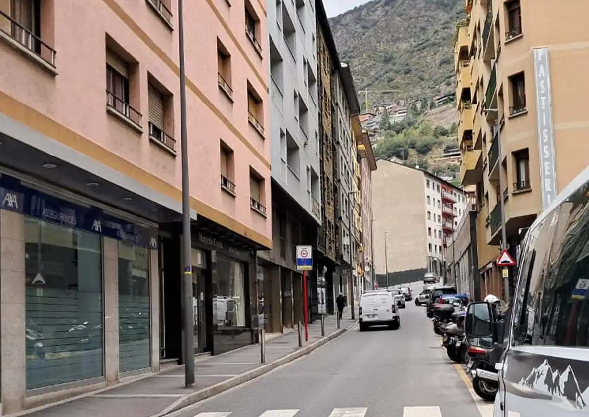 Locale commerciale in cessione a Les Escaldes, imagen 6