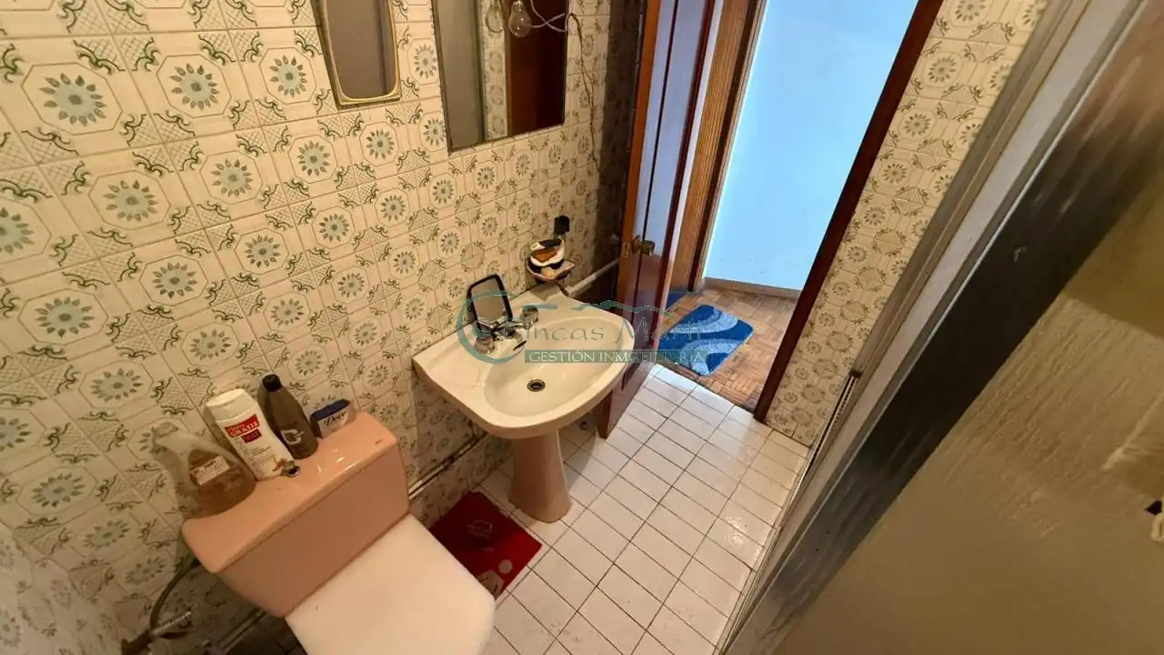 Bathroom of Flat for sale in Vigo   with Storage room