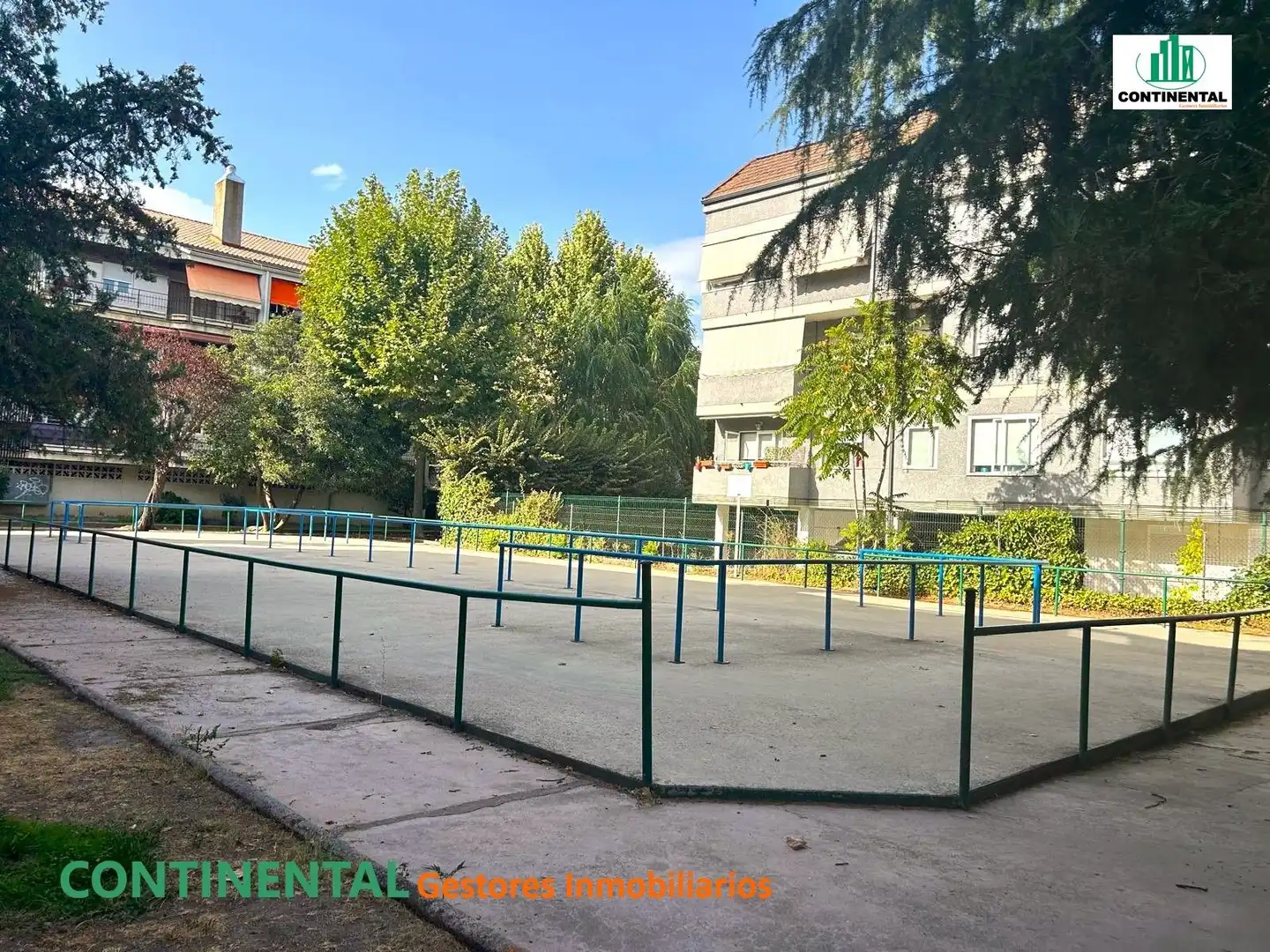 Außenansicht von Wohnung zum Verkauf in Collado Villalba mit Heizung, Terrasse und Gemeinschaftspool