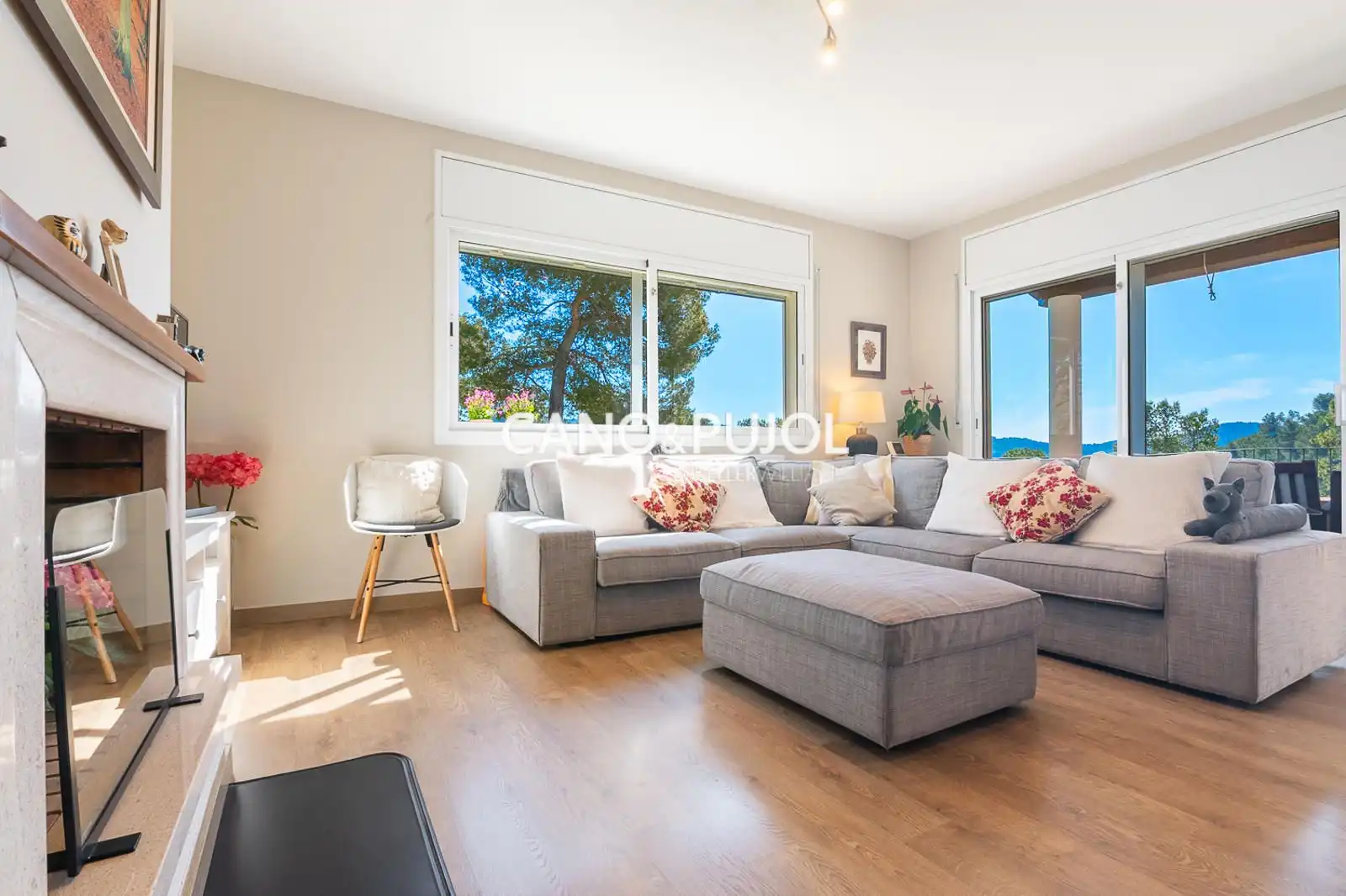 Sala de estar de Casa o chalet en venta en Corbera de Llobregat con Calefacción, Terraza y Trastero