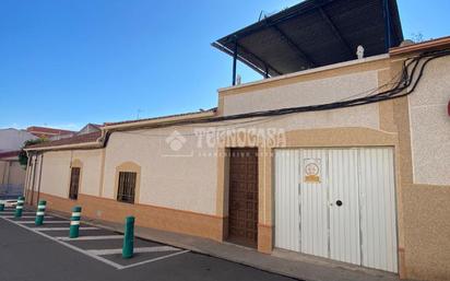 Exterior view of Single-family semi-detached for sale in Puertollano  with Air Conditioner, Private garden and Terrace