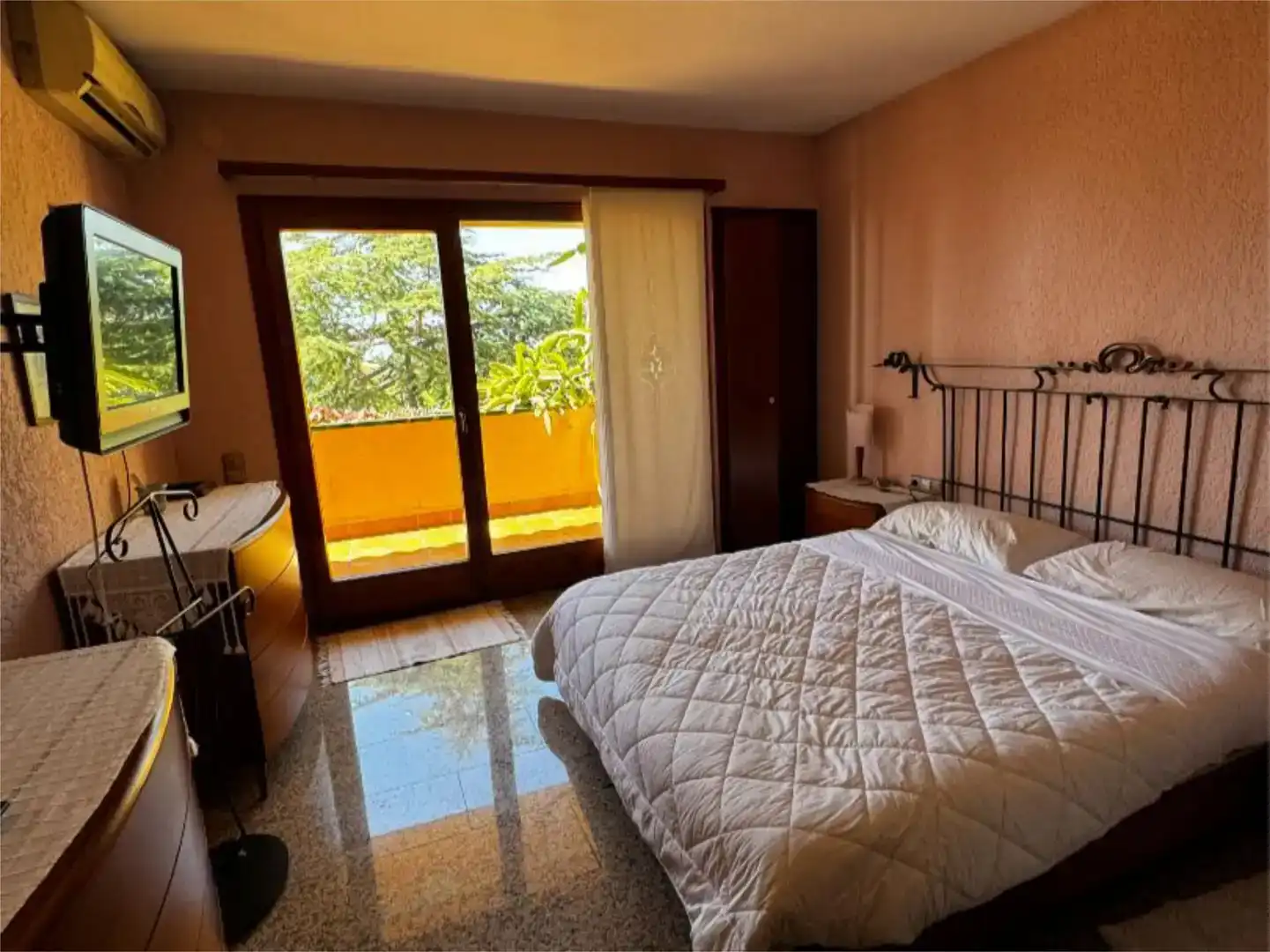 Bedroom of Houses for sale in Mataró  with Air Conditioner, Swimming Pool and Balcony