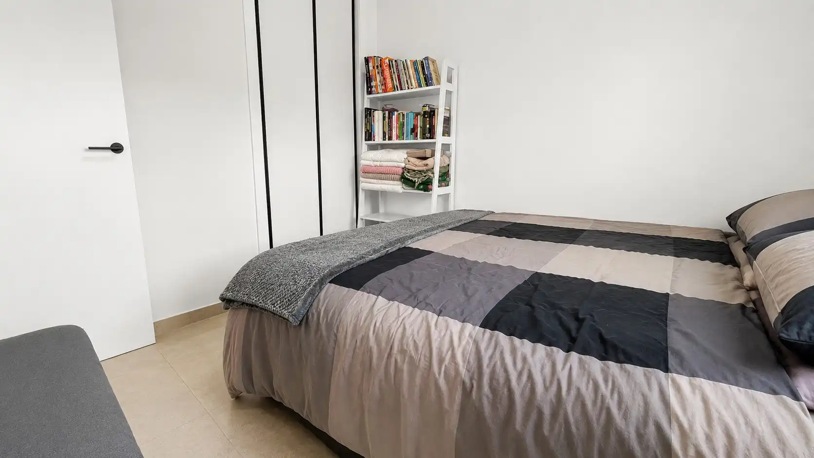 Dormitori de Apartament en venda en Guardamar del Segura amb Aire condicionat, Piscina i Forn