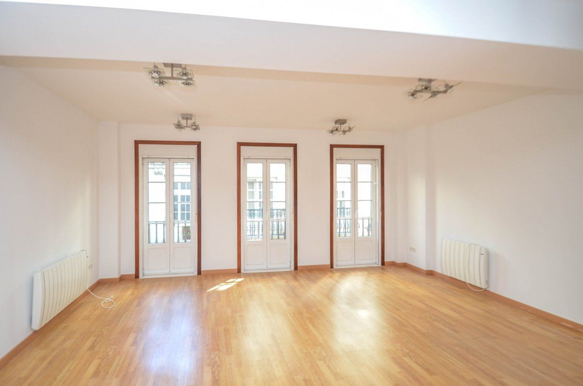 Büro zur Miete in A Coruña Capital  mit Heizung