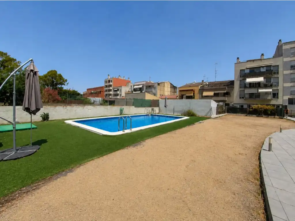 Piscina de Pis en venda en Vilafranca del Penedès amb Aire condicionat, Calefacció i Terrassa