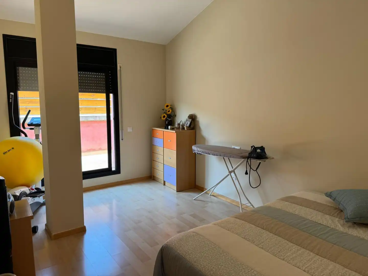 Bedroom of Flat for sale in Figueres