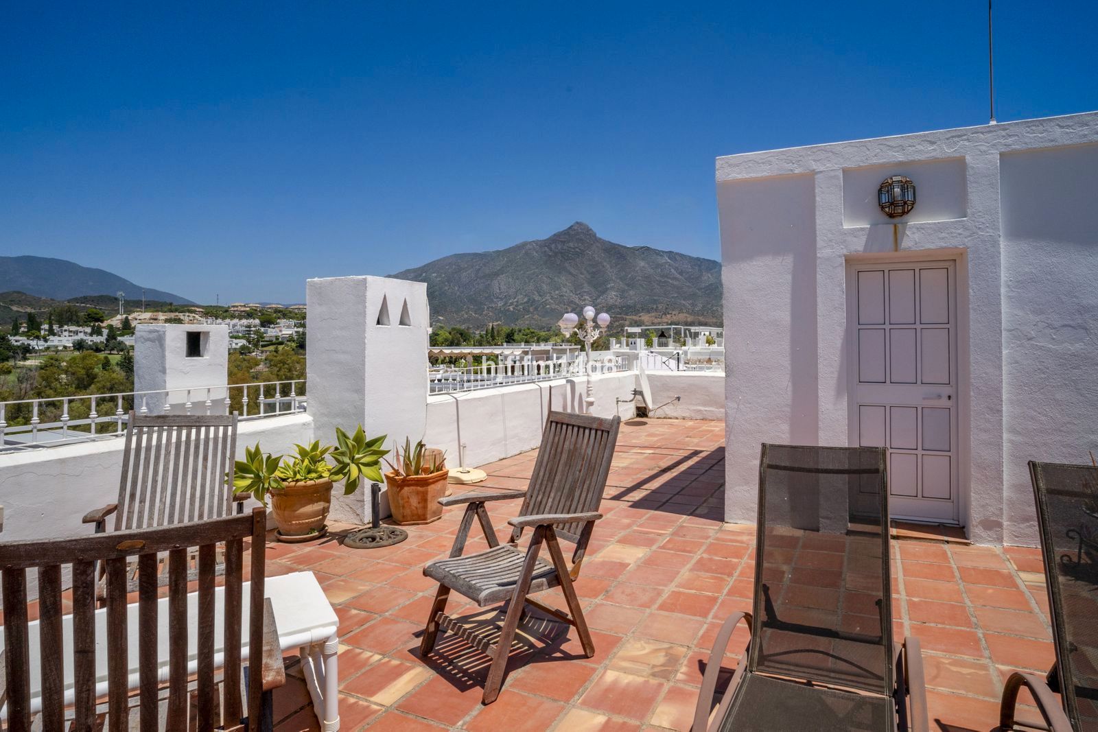 Terrassa de Casa adosada en venda en Marbella amb Aire condicionat, Moblat i Piscina comunitària