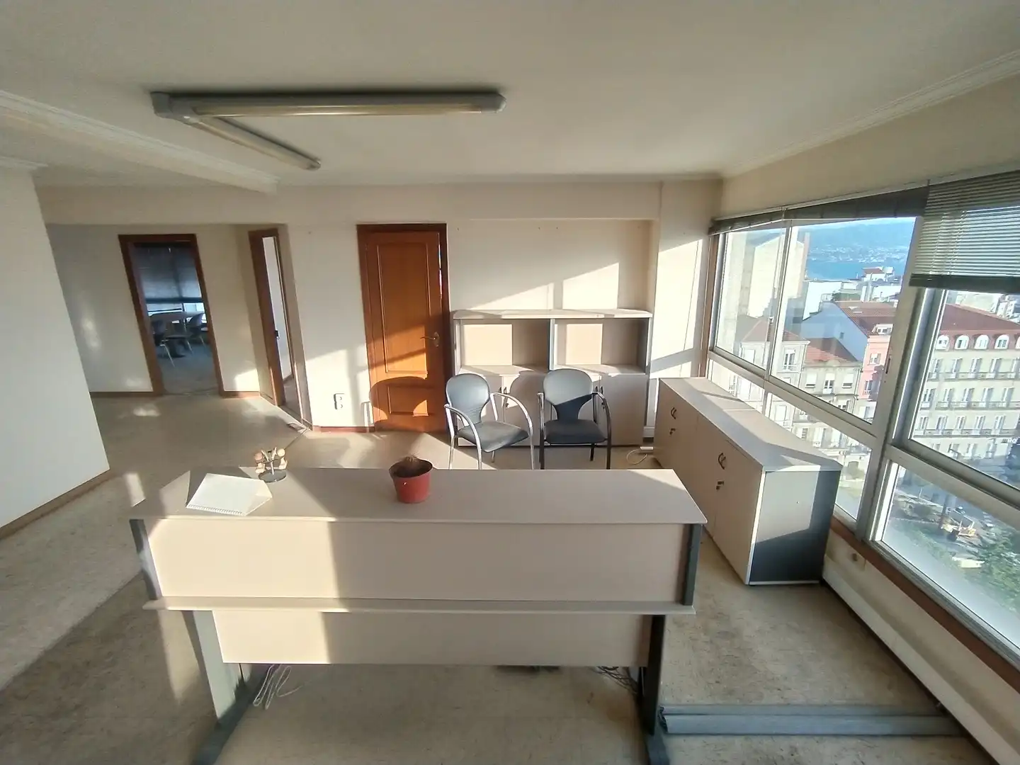 Oficina de alquiler en Vigo  con Aire acondicionado y Amueblado