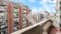 Exterior view of Flat for sale in  Barcelona Capital  with Parquet flooring, Oven and Balcony