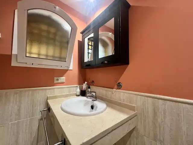 Badezimmer von Wohnung zur Miete in Ojén mit Klimaanlage, Heizung und Terrasse