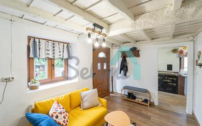 Living room of Single-family semi-detached for sale in Villaviciosa  with Heating, Parquet flooring and Furnished