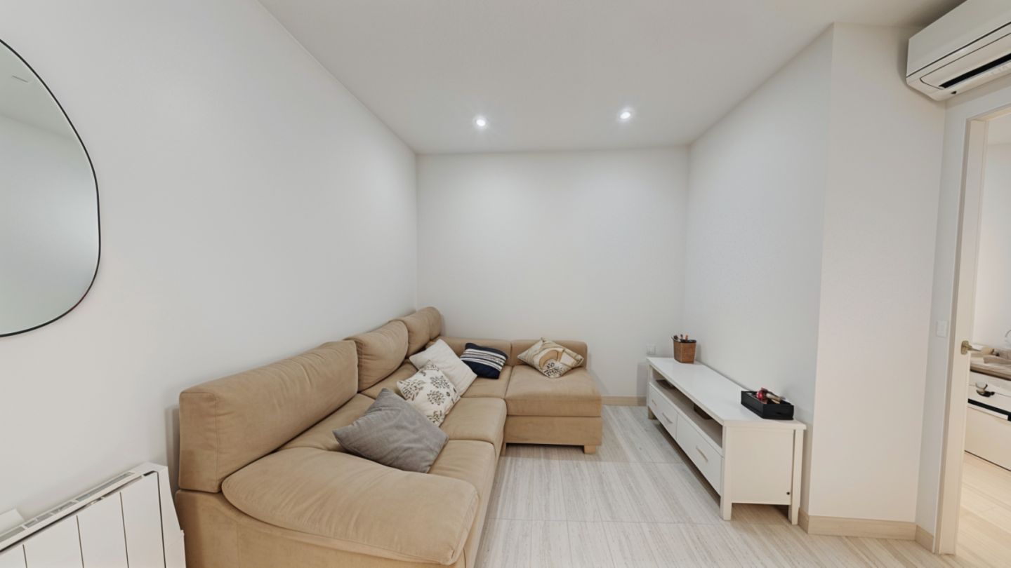 Flat for sale in  Madrid Capital  with Air Conditioner, Heating and Furnished