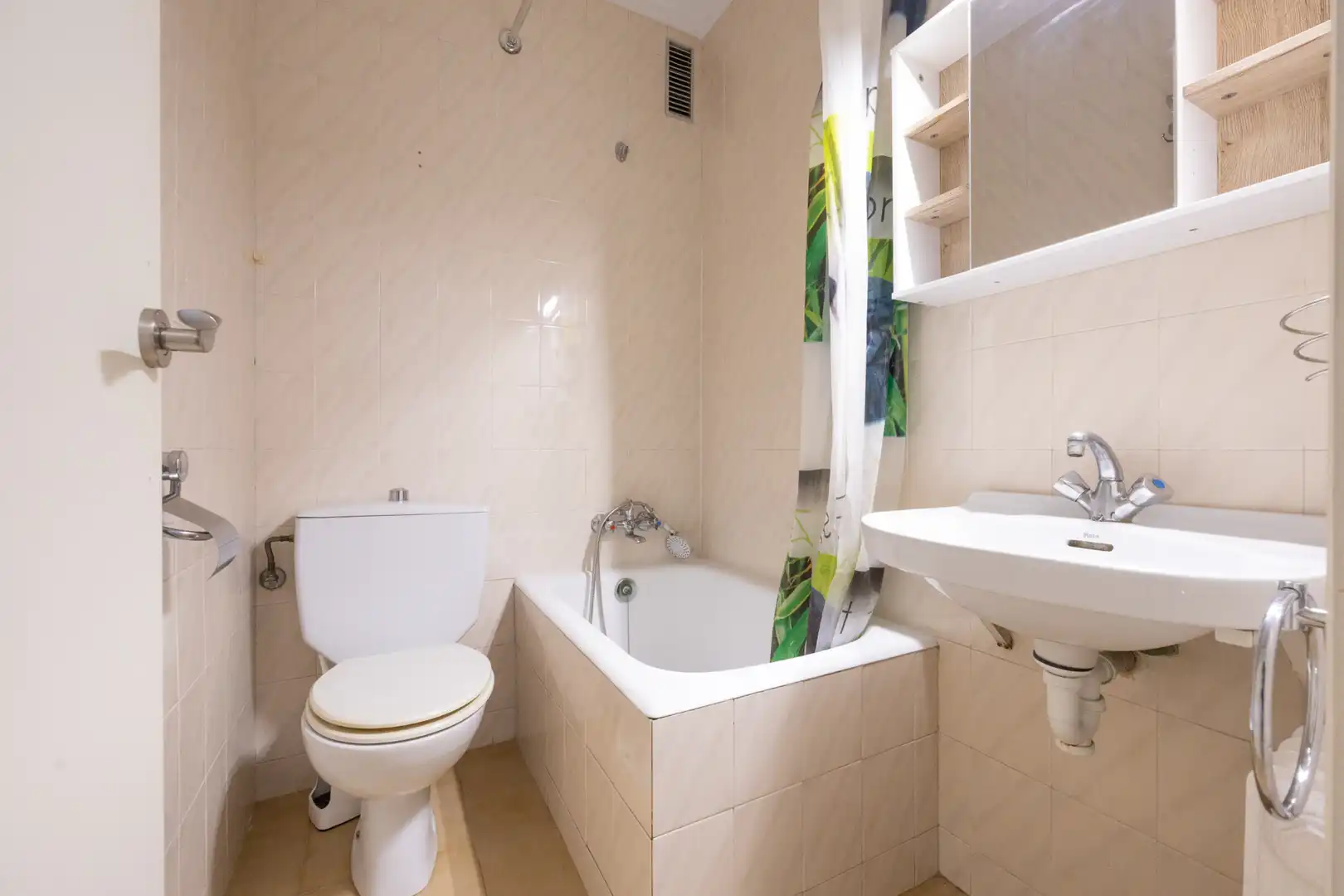 Baño de Piso en venta en Vic con Calefacción y Trastero