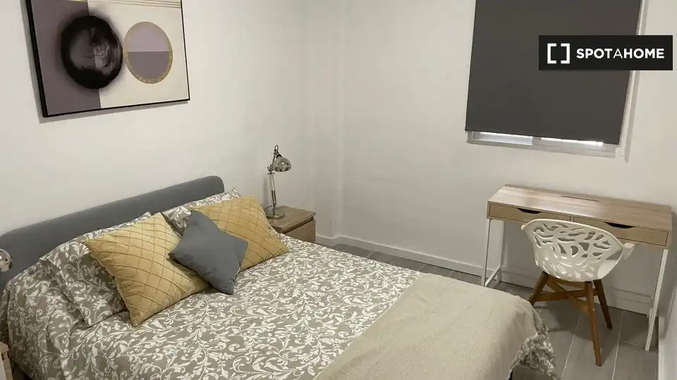 Bedroom of Flat for share in Málaga  with Air Conditioner, Terrace and Furnished