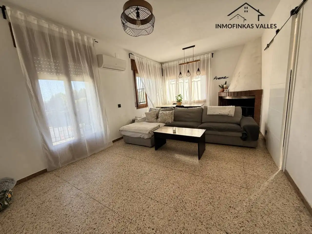 Sala de estar de Casa o chalet en venta en Lliçà d'Amunt con Calefacción, Jardín privado y Terraza