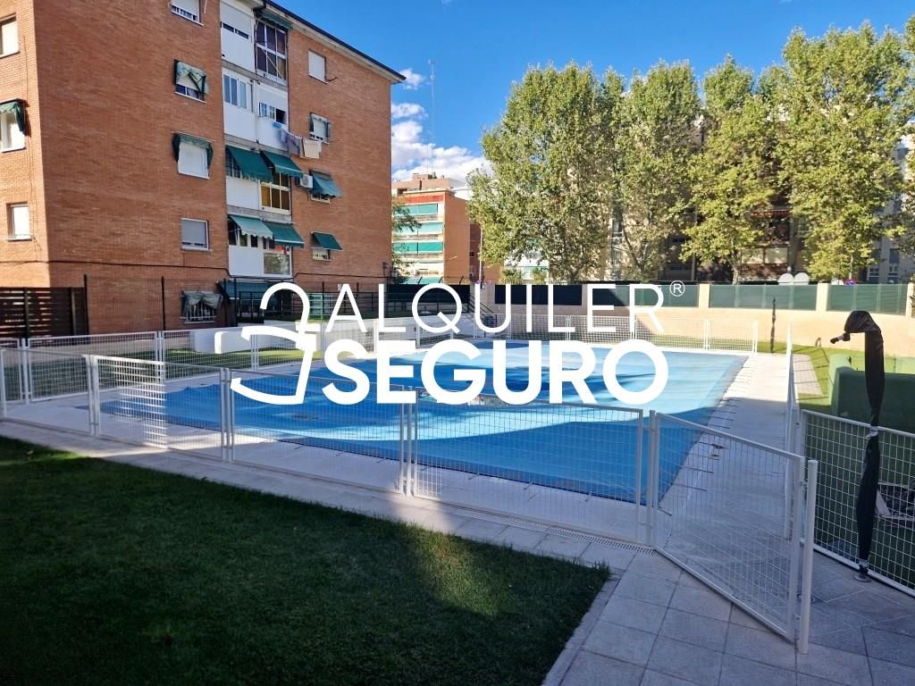 Piscina de Pis de lloguer en Móstoles amb Aire condicionat, Calefacció i Piscina