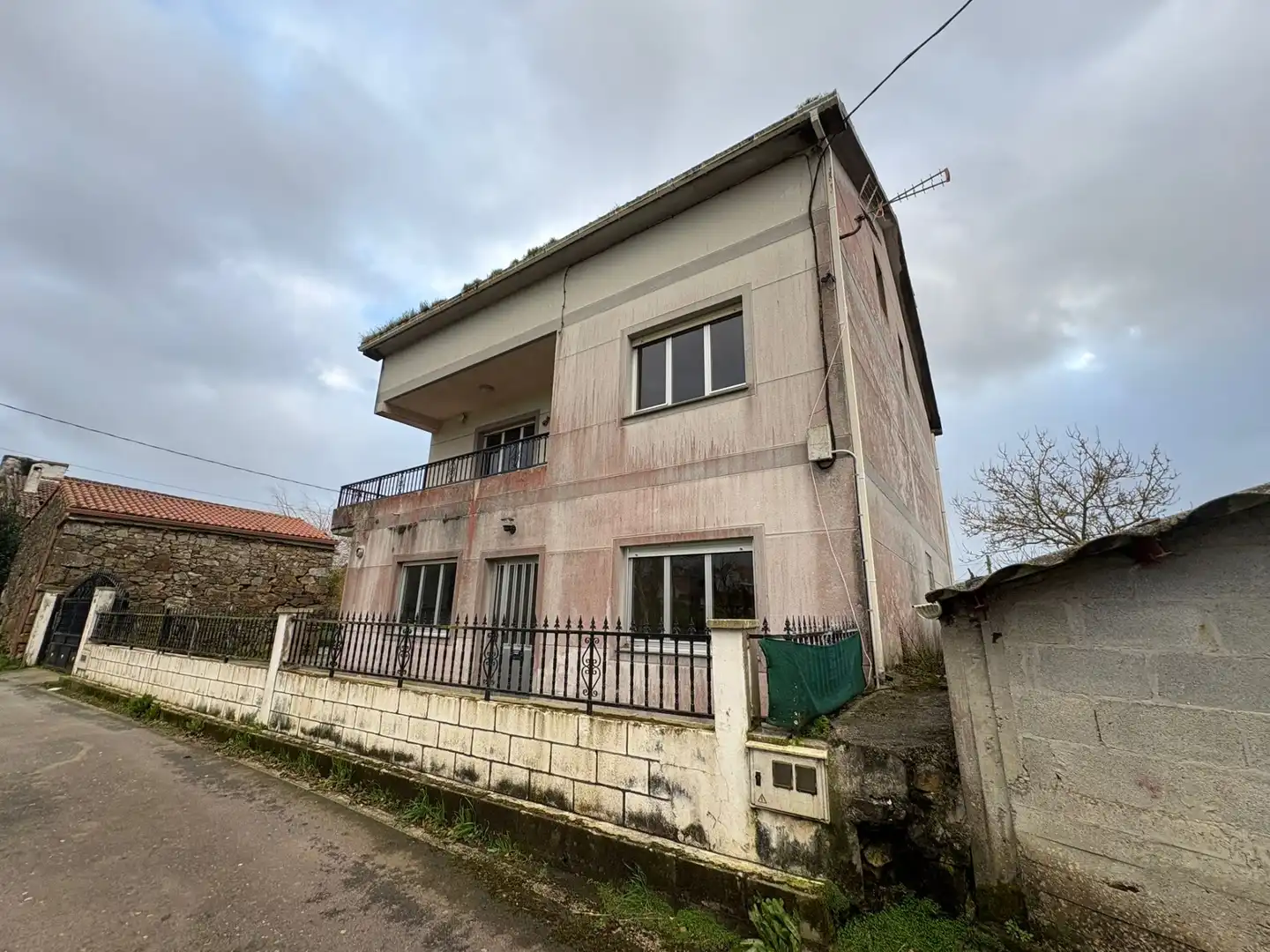 Vista exterior de Casa o xalet en venda en Cabana de Bergantiños amb Balcó