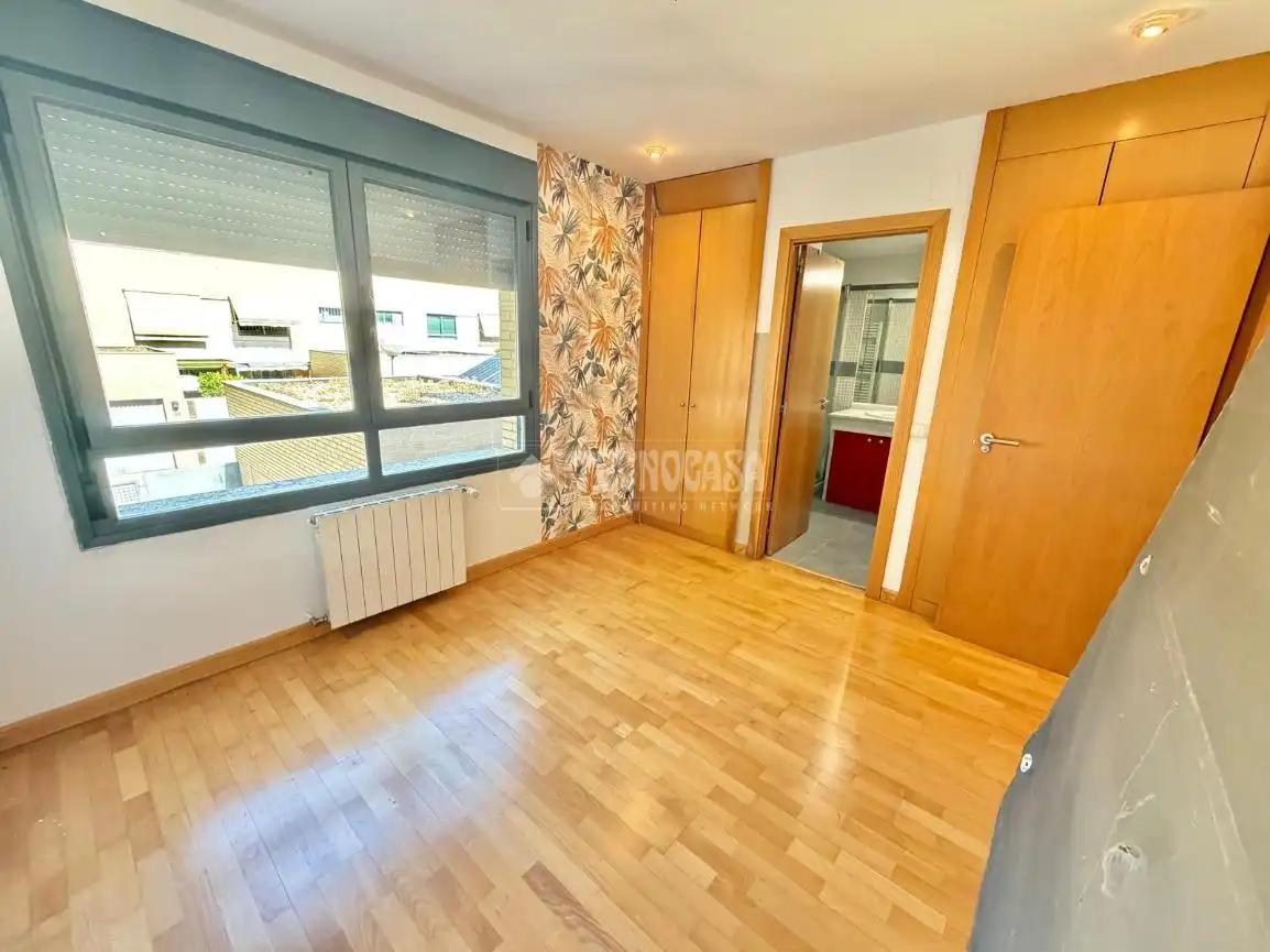 Habitación de Casa adosada en venta en Valdemoro con Aire acondicionado, Jardín privado y Terraza