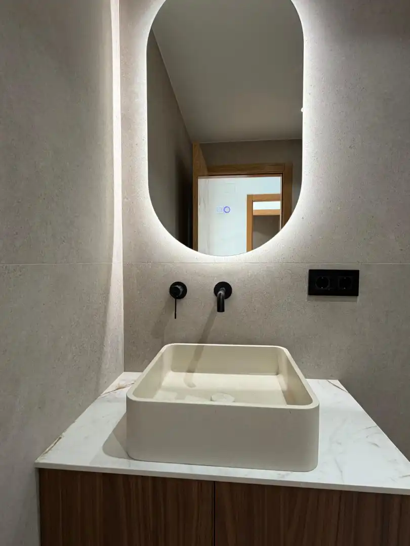 Badezimmer von Wohnung zum Verkauf in A Illa de Arousa  mit Heizung, Parkett und Ofen