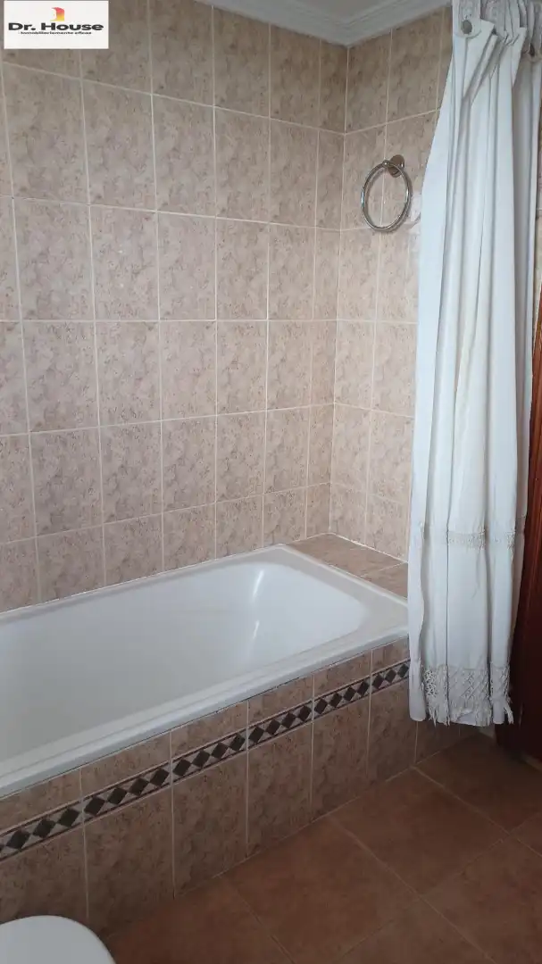 Baño de Piso de alquiler en Málaga con Aire acondicionado, Calefacción y Parquet