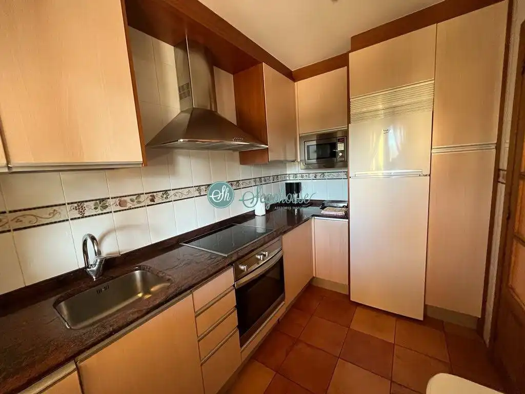Cuina de Casa o xalet de lloguer en Palazuelos de Eresma amb Calefacció, Terrassa i Moblat