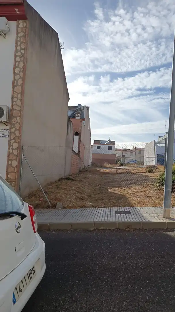 Wohnbaugrundstück zum Verkauf in Calle NISPERO, imagen 2