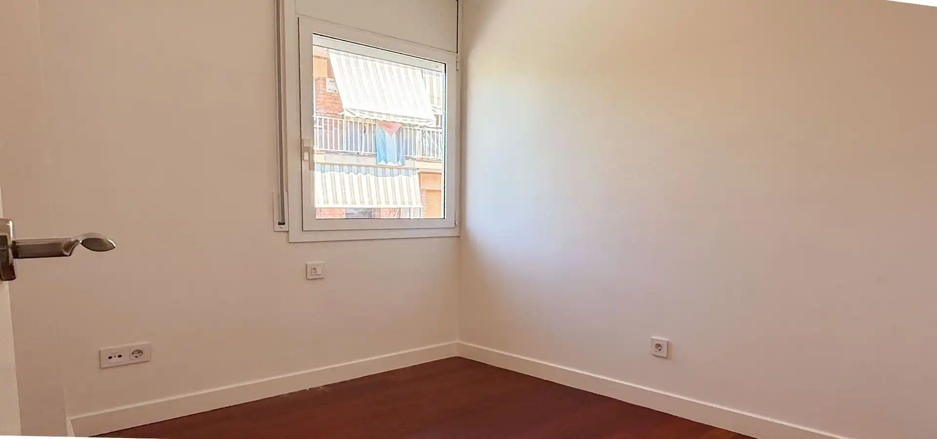 Schlafzimmer von Einfamilien-Reihenhaus zum Verkauf in Sant Boi de Llobregat mit Klimaanlage und Heizung
