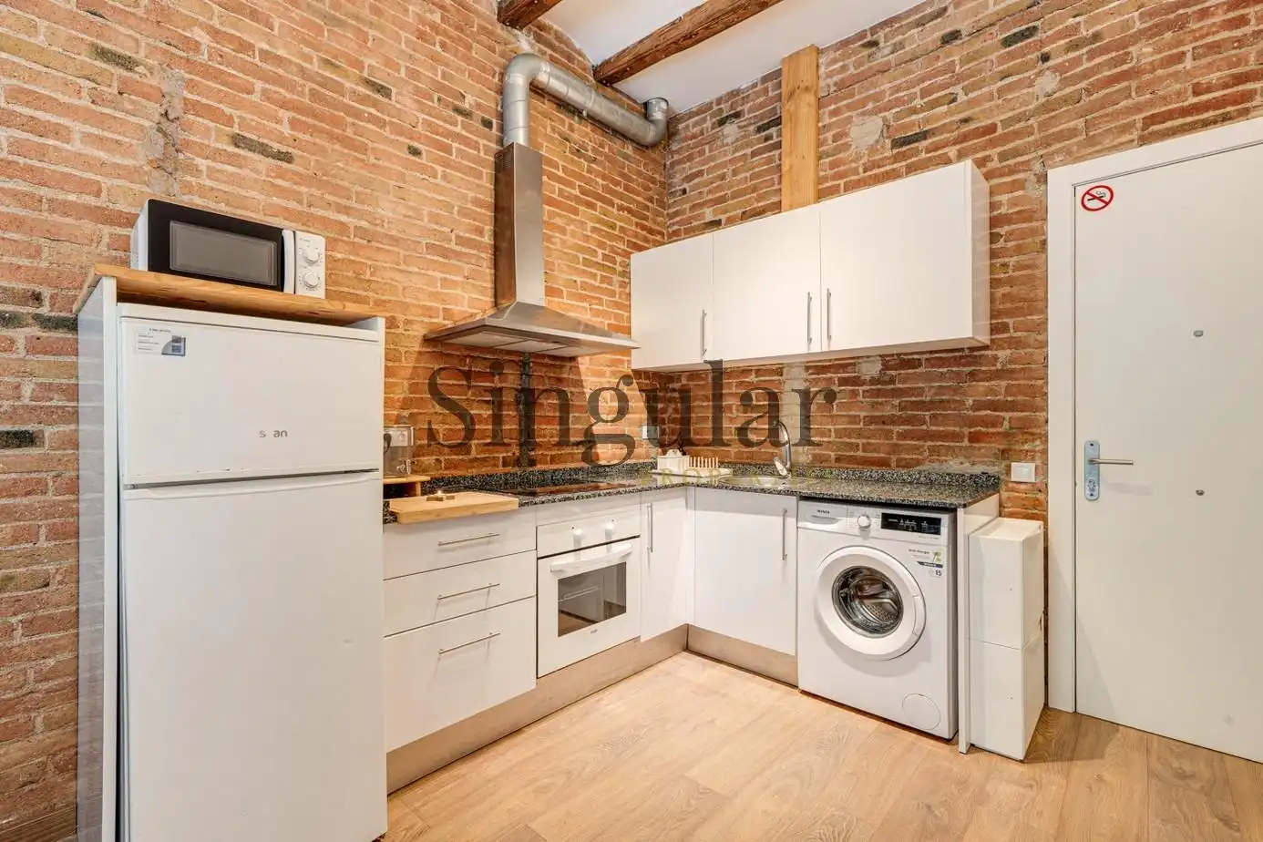 Cocina de Apartamento en venta en Barcelona con Aire acondicionado, Calefacción y Amueblado