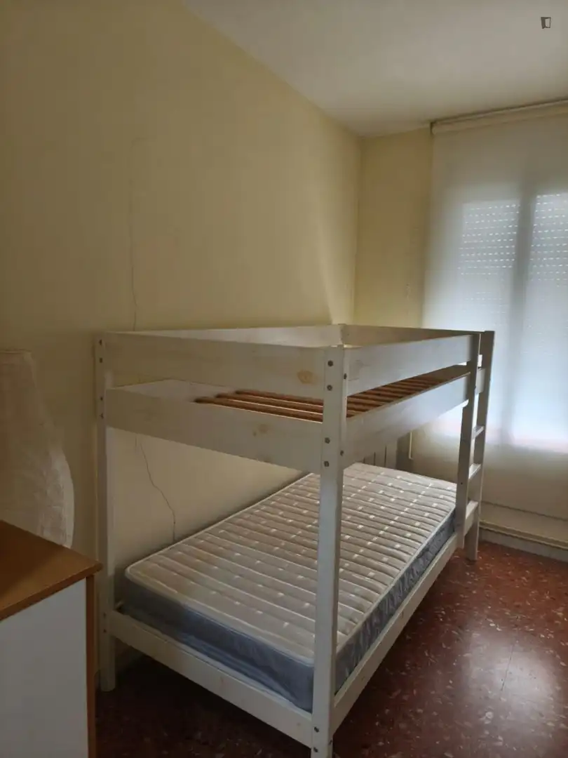 Habitación de Apartamento de alquiler en Terrassa con Aire acondicionado, Calefacción y Amueblado
