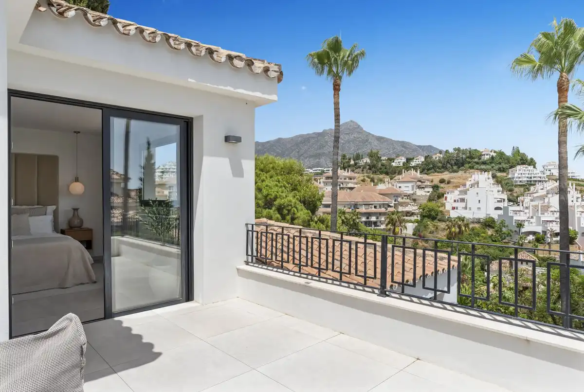 Terrace of Houses for sale in Nueva Andalucía