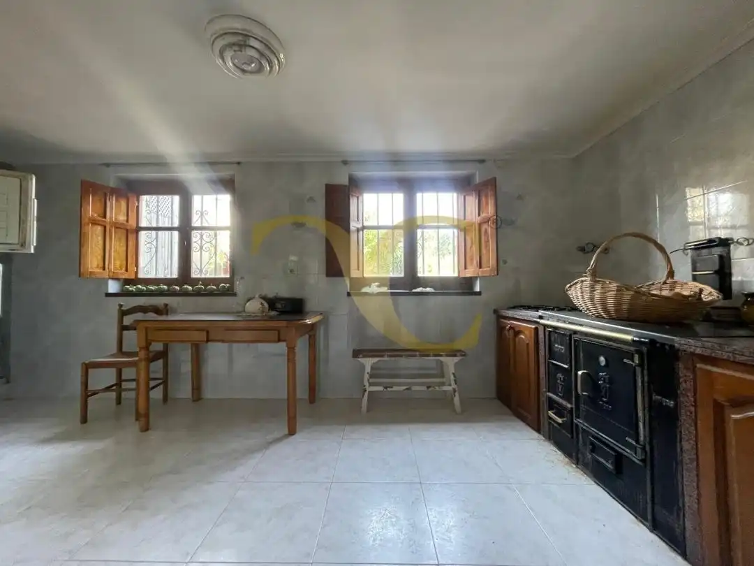 Cuina de Casa o xalet en venda en Parres amb Calefacció, Jardí privat i Traster