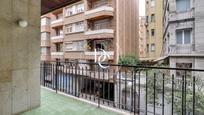 Exterior view of Flat for sale in  Barcelona Capital  with Terrace and Balcony