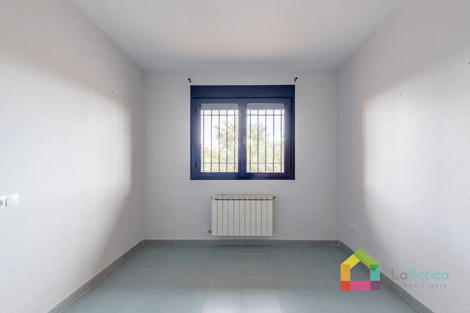 Habitación de Casa adosada en venta en Burguillos de Toledo con Calefacción, Jardín privado y Terraza