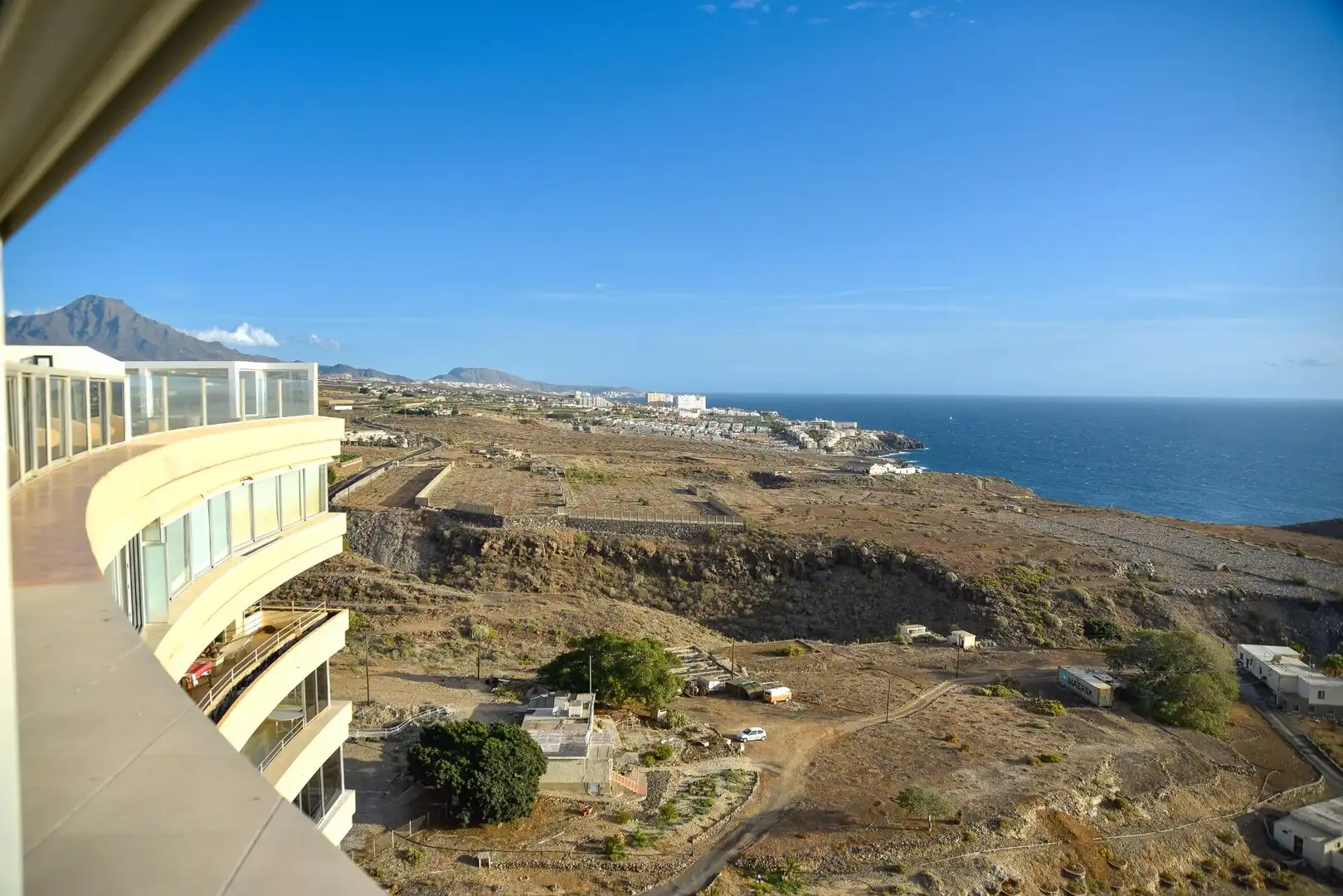 Vista exterior de Àtic en venda en Adeje amb Piscina comunitària