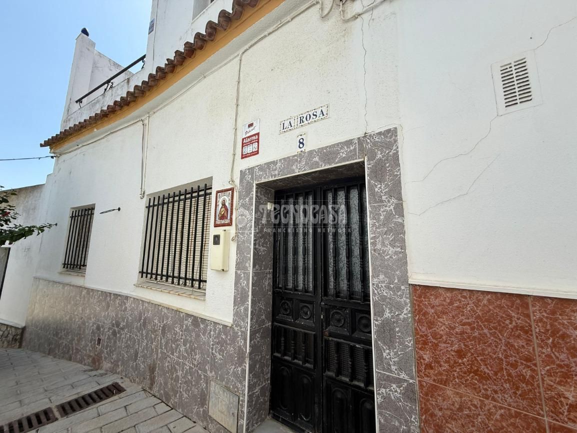 Vista exterior de Casa adosada en venda en Barbate