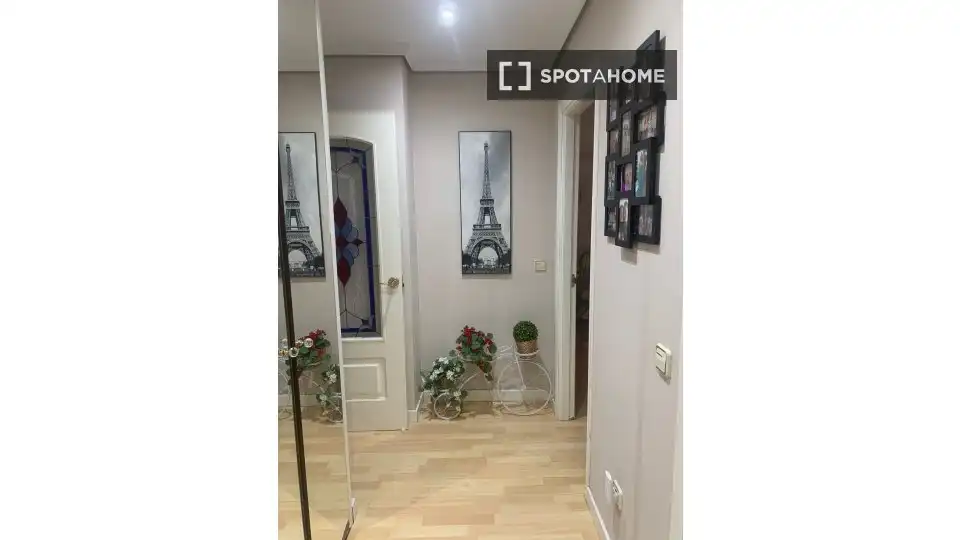 Flat for share in Madrid  with Air Conditioner, Heating and Furnished