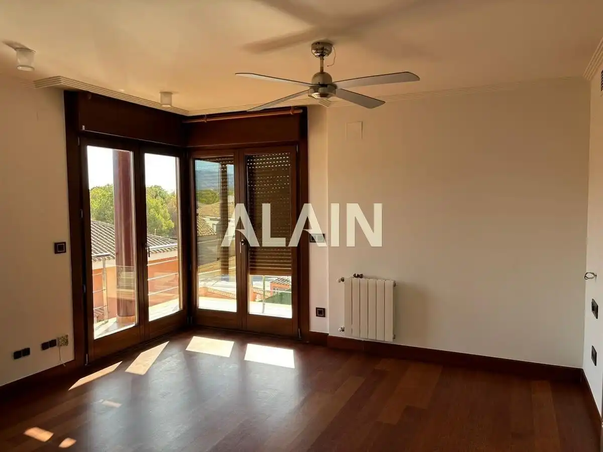 Sala de estar de Casa o chalet en venta en L'Alfàs del Pi con Calefacción, Jardín privado y Terraza