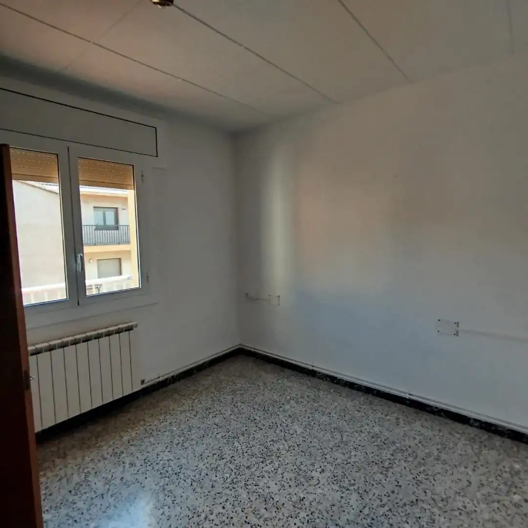 Dormitori de Pis de lloguer en Casserres amb Calefacció i Balcó