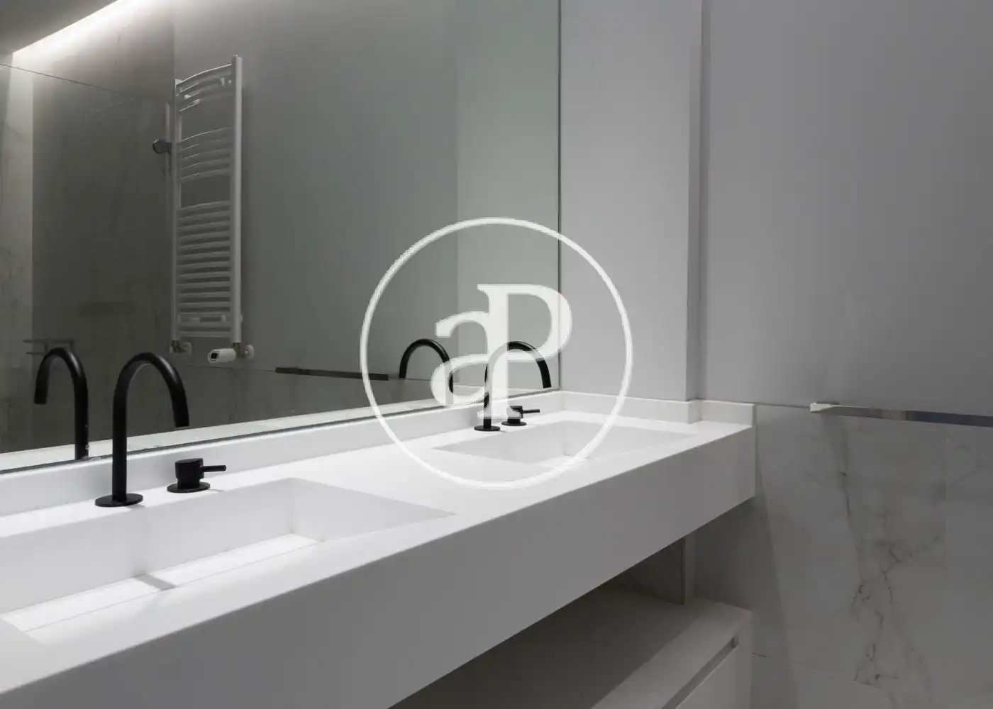 Badezimmer von Wohnung zur Miete in Madrid mit Klimaanlage, Heizung und Privatgarten