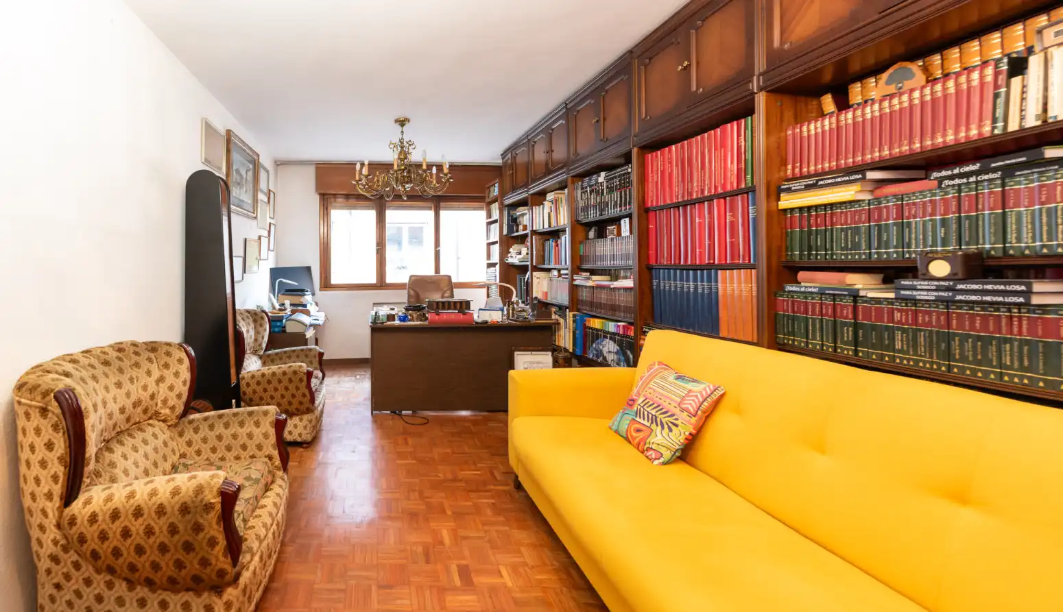 Wohnzimmer von Wohnung zum Verkauf in Oviedo  mit Heizung und Parkett