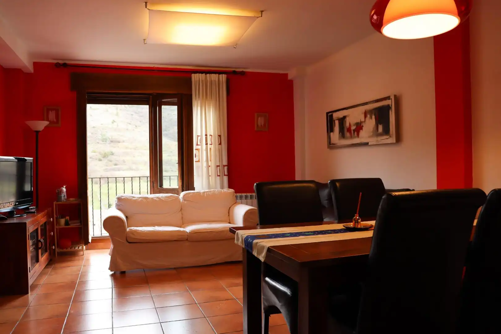 Sala de estar de Piso en venta en Camarena de la Sierra con Calefacción, Trastero y Amueblado