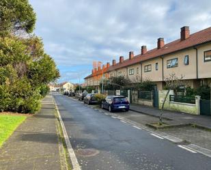 Vista exterior de Casa o xalet de lloguer en Santiago de Compostela  amb Terrassa