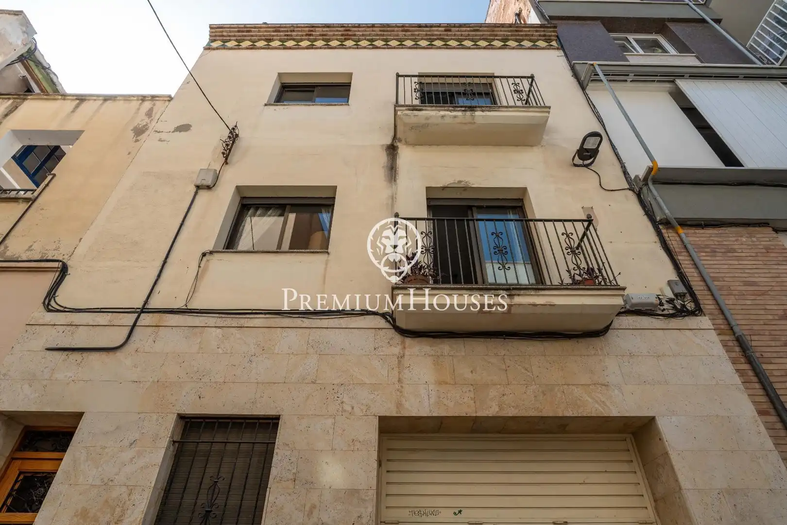 Vista exterior de Edificio en venta en Vilanova i la Geltrú