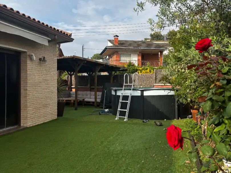Piscina de Casa o chalet para compartir en Lliçà d'Amunt con Jardín privado, Terraza y Piscina