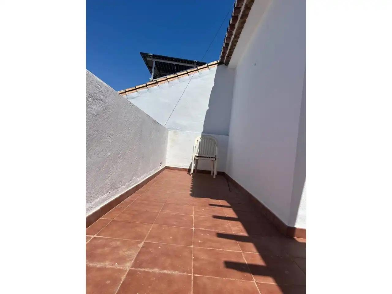 Terrasse von Einfamilien-Reihenhaus zum Verkauf in Estepona mit Klimaanlage und Terrasse