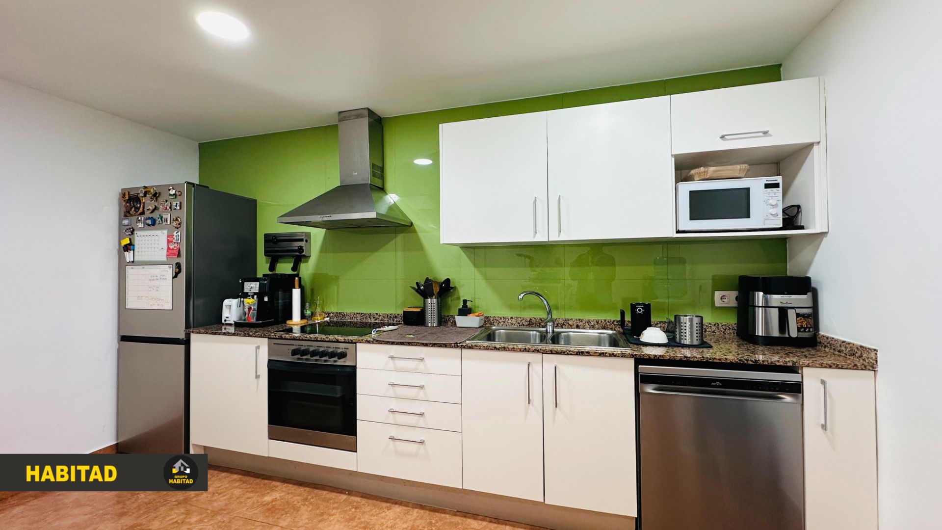 Kitchen of Flat for sale in Sant Boi de Llobregat  with Air Conditioner, Oven and Microwave