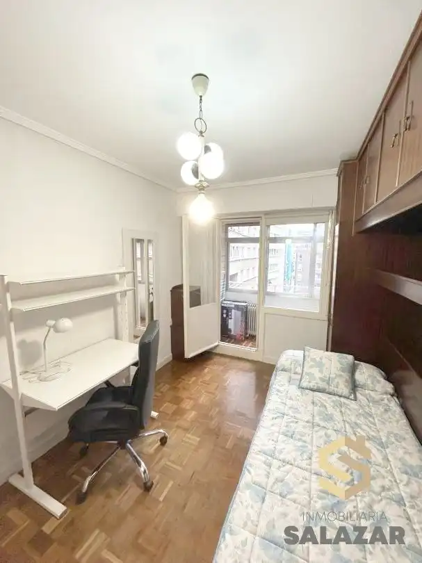 Bedroom of Flat for rent in Bilbao   with Heating, Oven and Washing machine