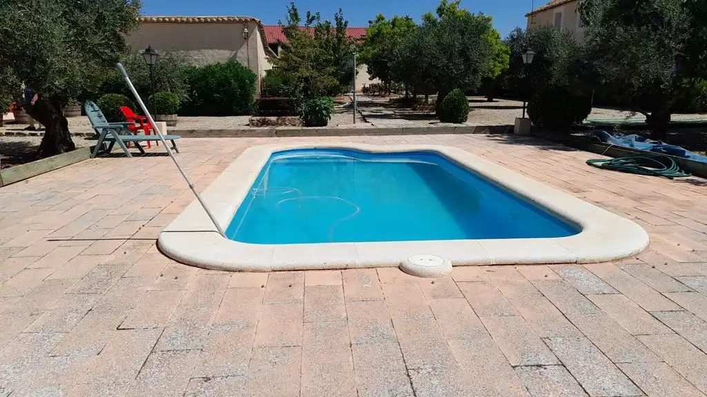 Piscina de Finca rústica en venta en Munera